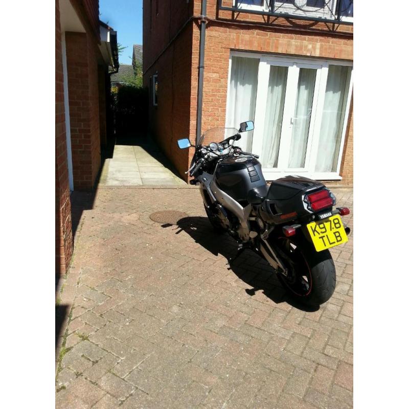 YAMAHA YZF 750