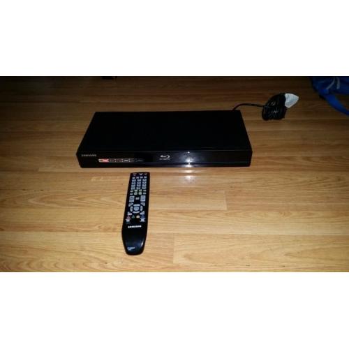 Samsung BD-P1600 Blu-ray Player w/ Remote, HDMI, And Extras Cables