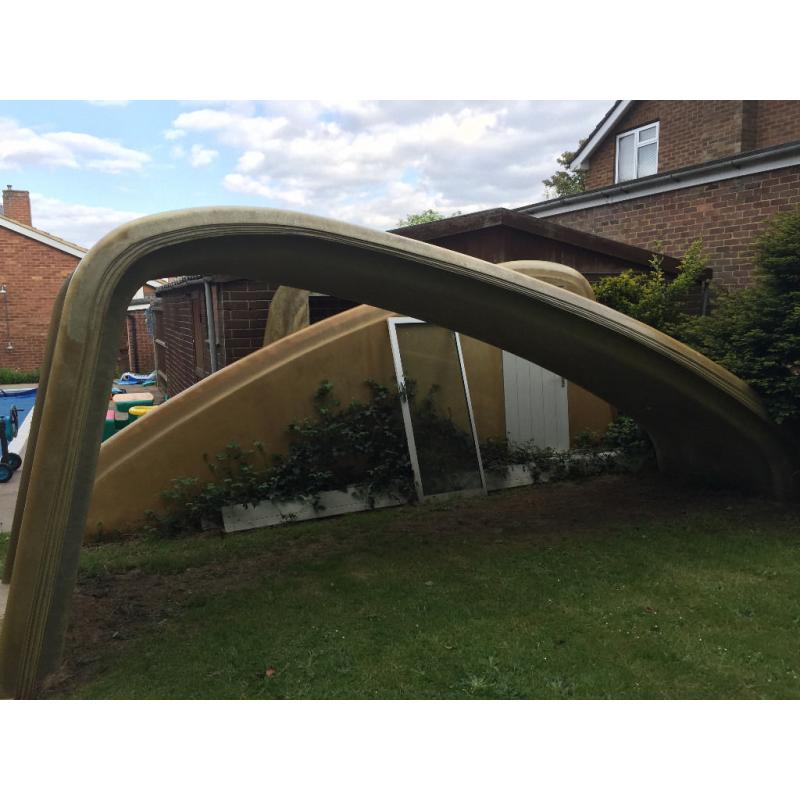 Swimming pool enclosure
