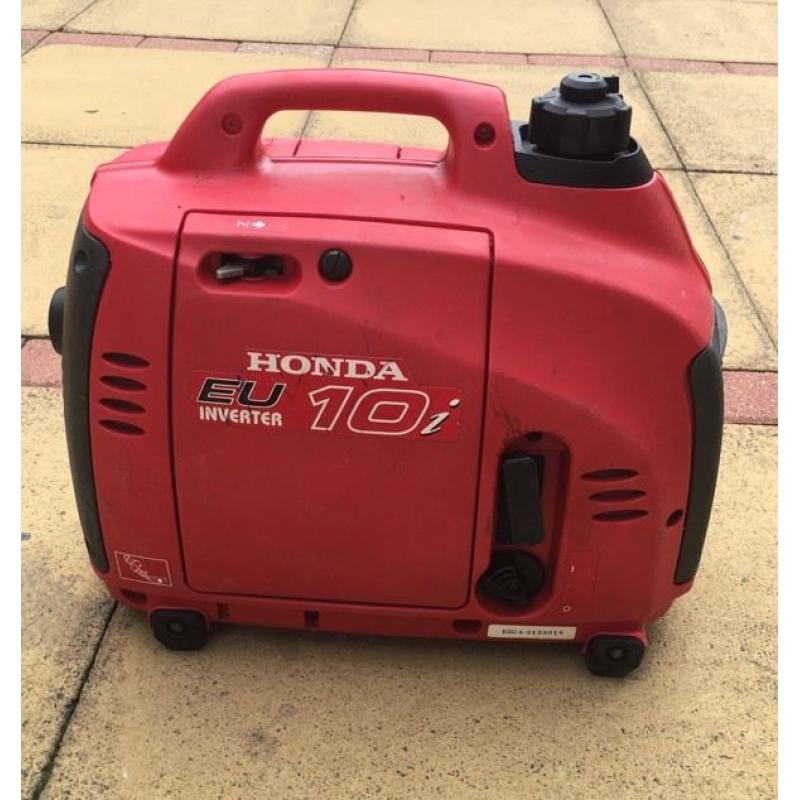 Honda eu10i suitcase generator 3 years old hardly used