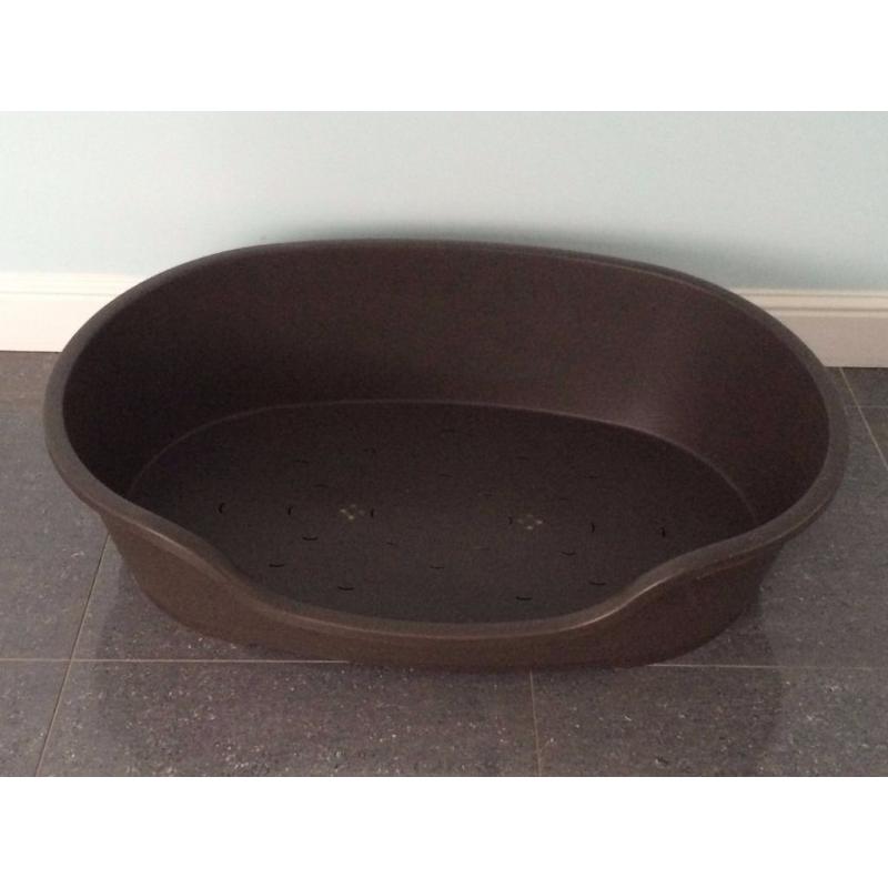 EXTRA LARGE DARK BROWN PLASTIC DOG BED FOR SALE. IMMACULATE CONDITION.
