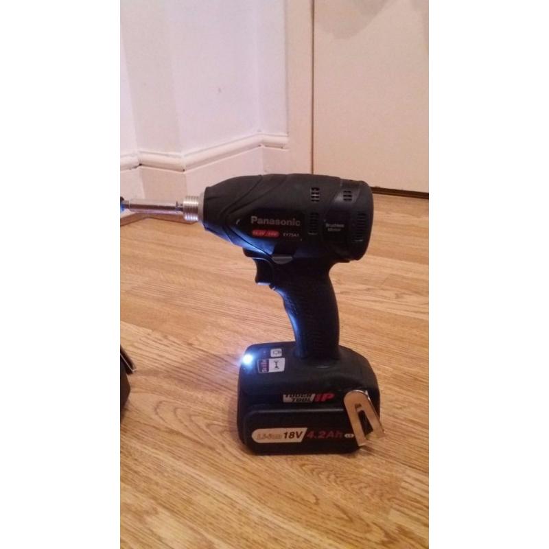 PANASONIC 18V 4.2Ah Li-ion DRILL DRIVER & IMPACT DRIVER TWIN PACK (2 x 4.2Ah) BLACK EDITION