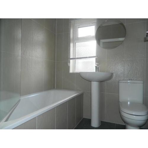 Large Double bedroom all bills included 3 minute to Edmonton station