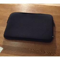 Incase Neoprene Classic Notebook Case for 13-Inch Apple MacBook - Excellent condition- Black