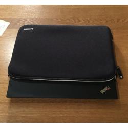Incase Neoprene Classic Notebook Case for 13-Inch Apple MacBook - Excellent condition- Black