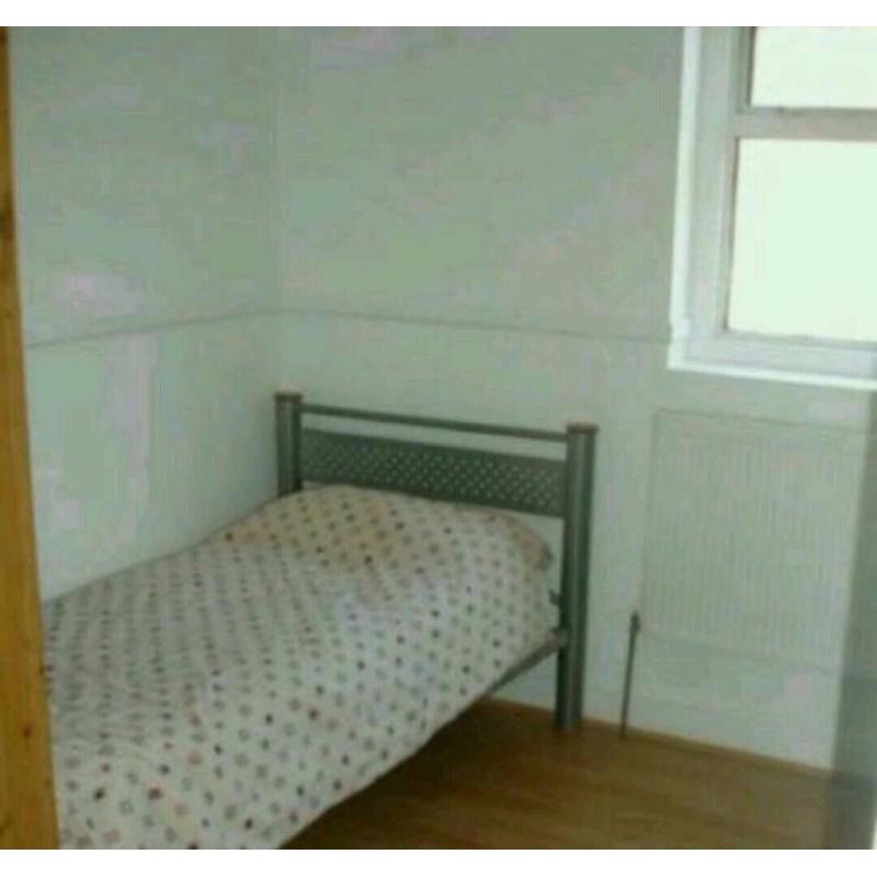 single room E11 Zone 3 Central Line