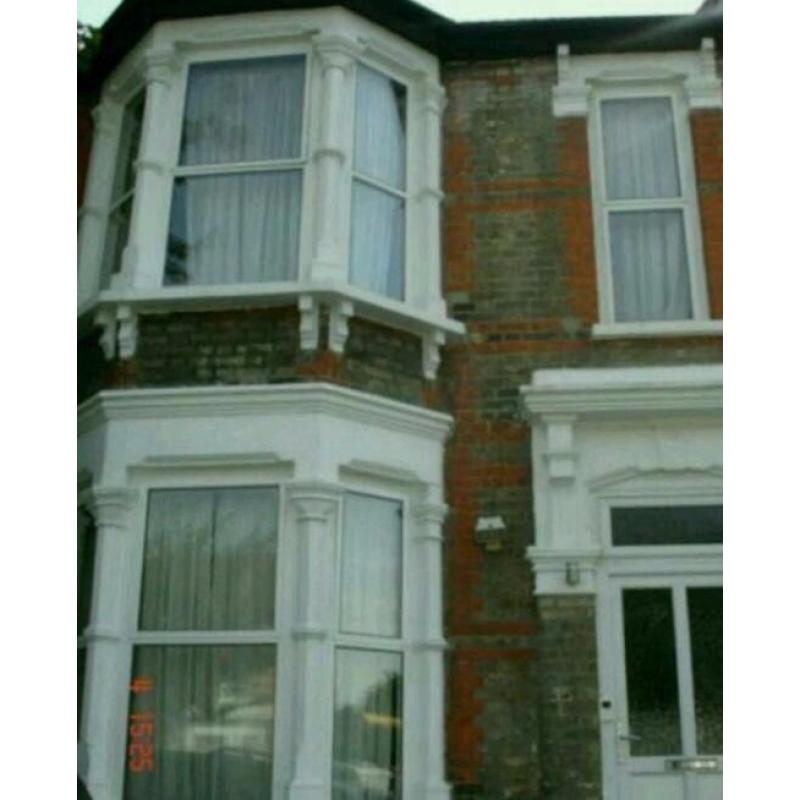 single room E11 Zone 3 Central Line