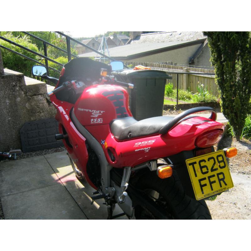 Triumph Sprint 955 ST Excellent all round bike,,must go nead the room