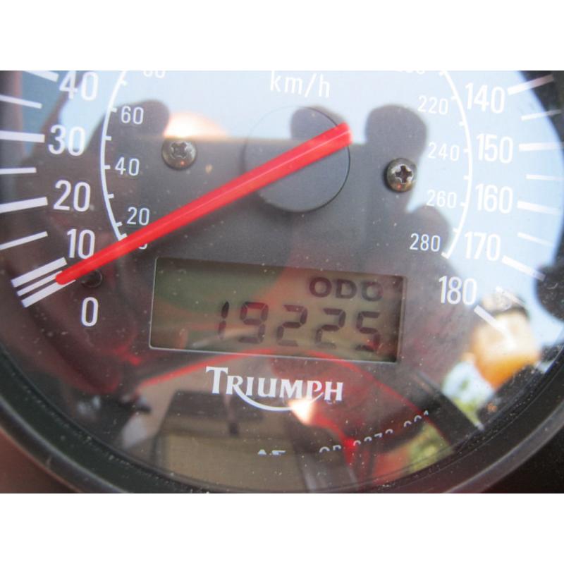 Triumph Sprint 955 ST Excellent all round bike,,must go nead the room