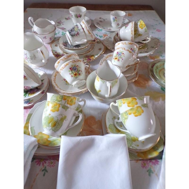 JOB LOT 16 VINTAGE CHINA CUP TRIOS T'CLOTHS/NAPKINS WEDDING TEA PARTY