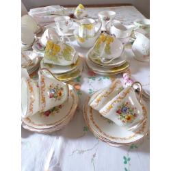 JOB LOT 16 VINTAGE CHINA CUP TRIOS T'CLOTHS/NAPKINS WEDDING TEA PARTY