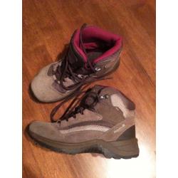 Regatta GIrls Hiking Boots Size 13.