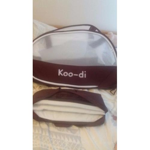 Koo-di aubergine colour bubble travel cot