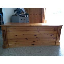 Double size extra large pine blanket trunk / chest / box