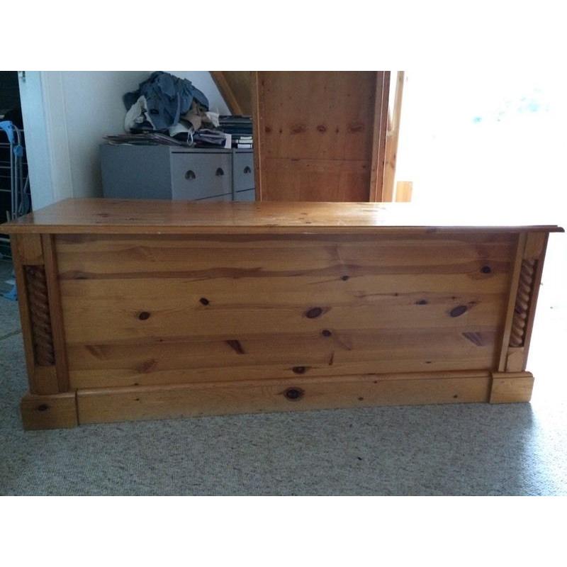 Double size extra large pine blanket trunk / chest / box