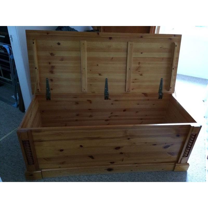Double size extra large pine blanket trunk / chest / box