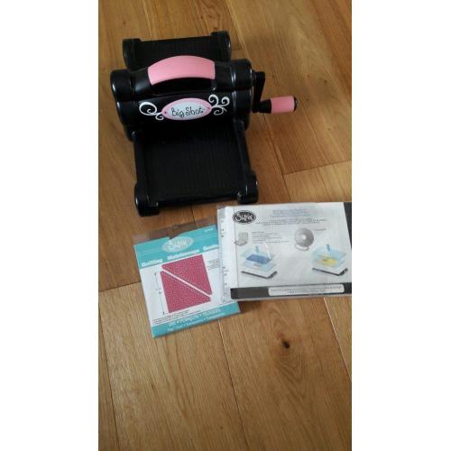 Perfect for patchworking: Sizzix Big Shot Die Cutting Machine with Triangles Die