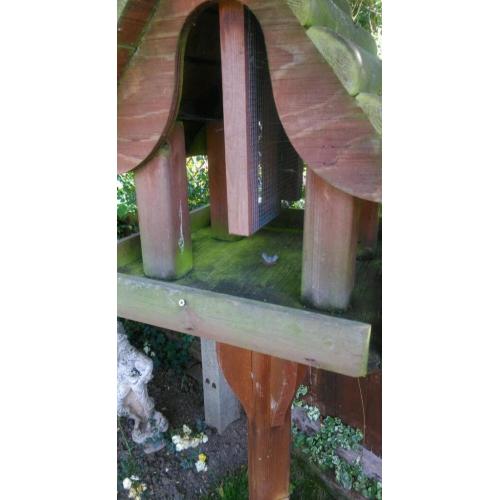 Bird table