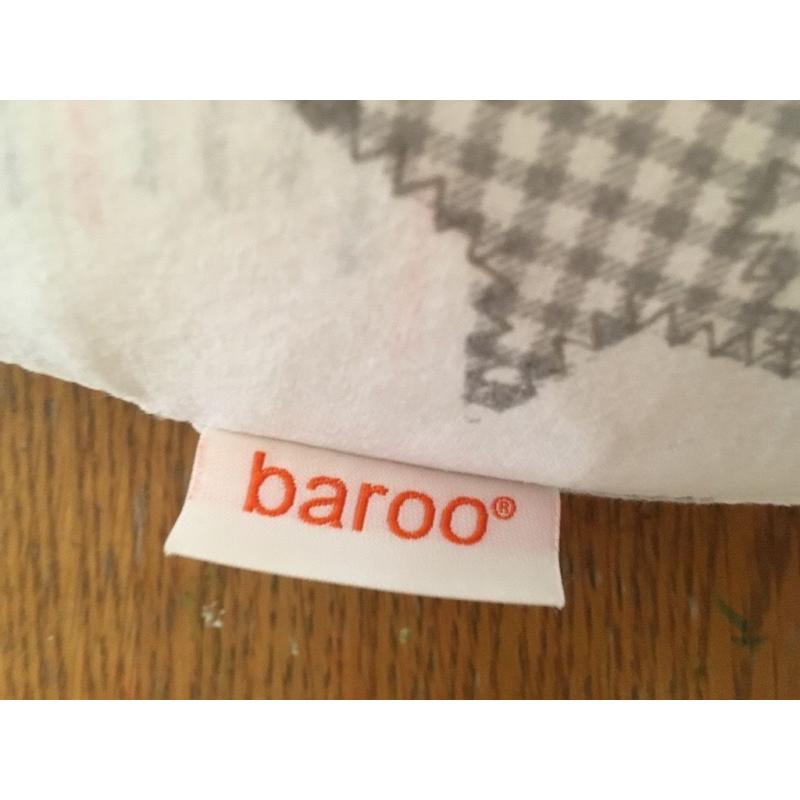 Breast feeding / nursing pillow Baroo