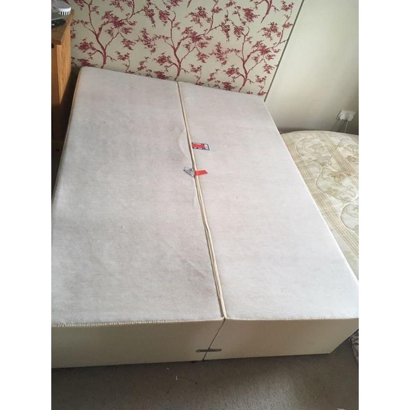 Double divan bed