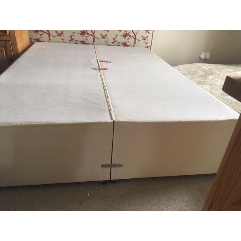 Double divan bed