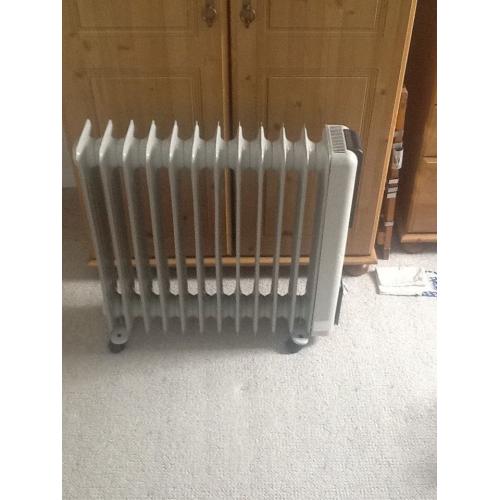 Delongi Oil Rad mains p.1&2 kw power variable. In good nick.