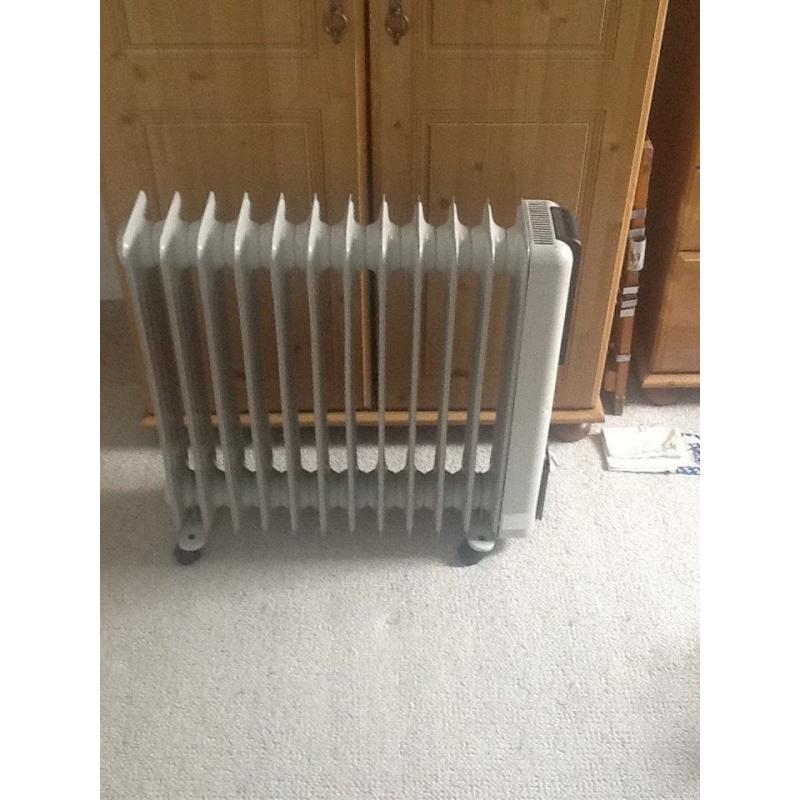 Delongi Oil Rad mains p.1&2 kw power variable. In good nick.