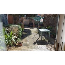 DOUBLE Room near Kennington Tube Station - Spacious and Quiet - Bills Included