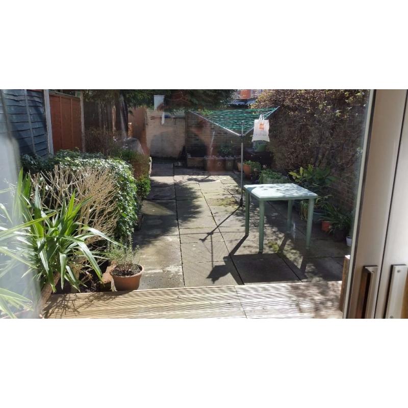 DOUBLE Room near Kennington Tube Station - Spacious and Quiet - Bills Included
