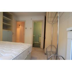 D. Giant EN SUITE Double room in farringdon-Zone1 *all bills incl*