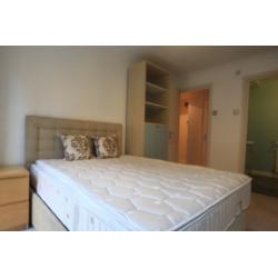 D. Giant EN SUITE Double room in farringdon-Zone1 *all bills incl*