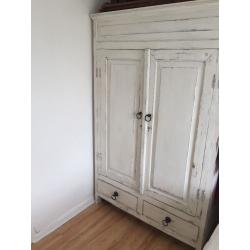 Lovely shabby chic wardrobe excellent condition