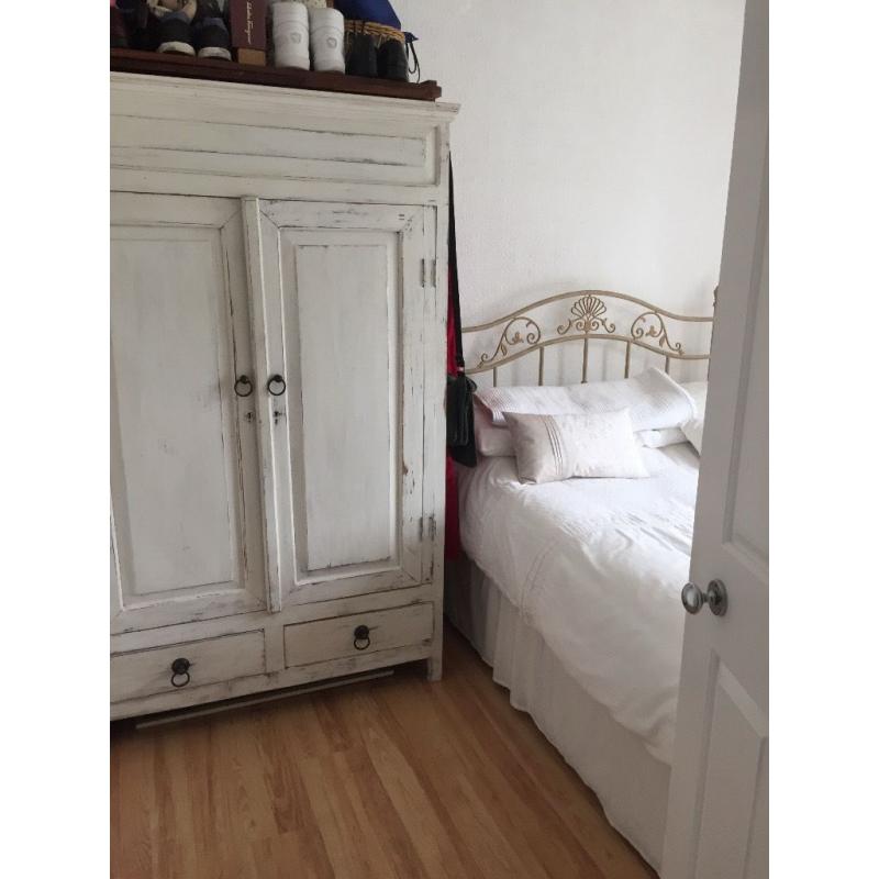 Lovely shabby chic wardrobe excellent condition