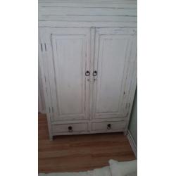 Lovely shabby chic wardrobe excellent condition