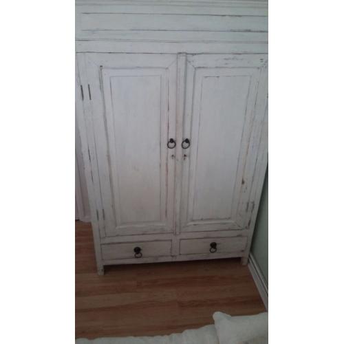 Lovely shabby chic wardrobe excellent condition
