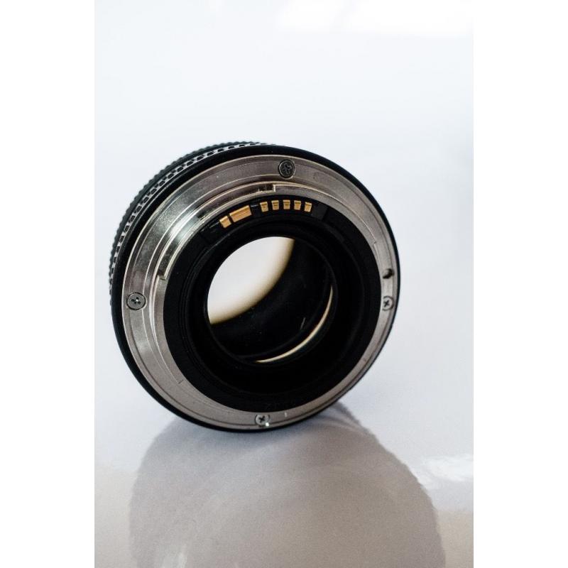 Canon EF 50mm F1.4 prime lens