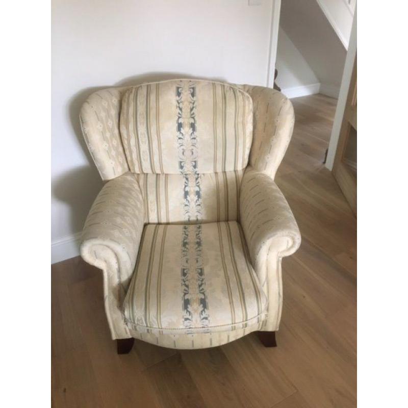 Luxury 4 piece suite. Good condition. 2 sofas and 2 armchairs