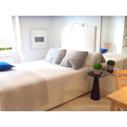 SHORT TERM flat SHARE: Big bedroom AVAILABLE (Aug to Dec). Earl's Court, Zone 1. Flexible dates...