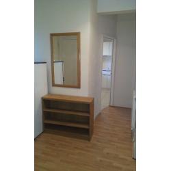 BRIXTON HILL ROOM WITH ALL BILLS IN AVAILABLE NOW