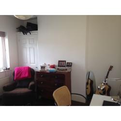 Lovely quiet double room to rent in house in Easton - bills included