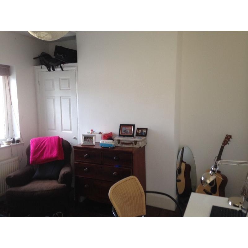 Lovely quiet double room to rent in house in Easton - bills included