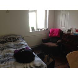 Lovely quiet double room to rent in house in Easton - bills included