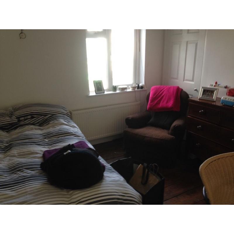 Lovely quiet double room to rent in house in Easton - bills included