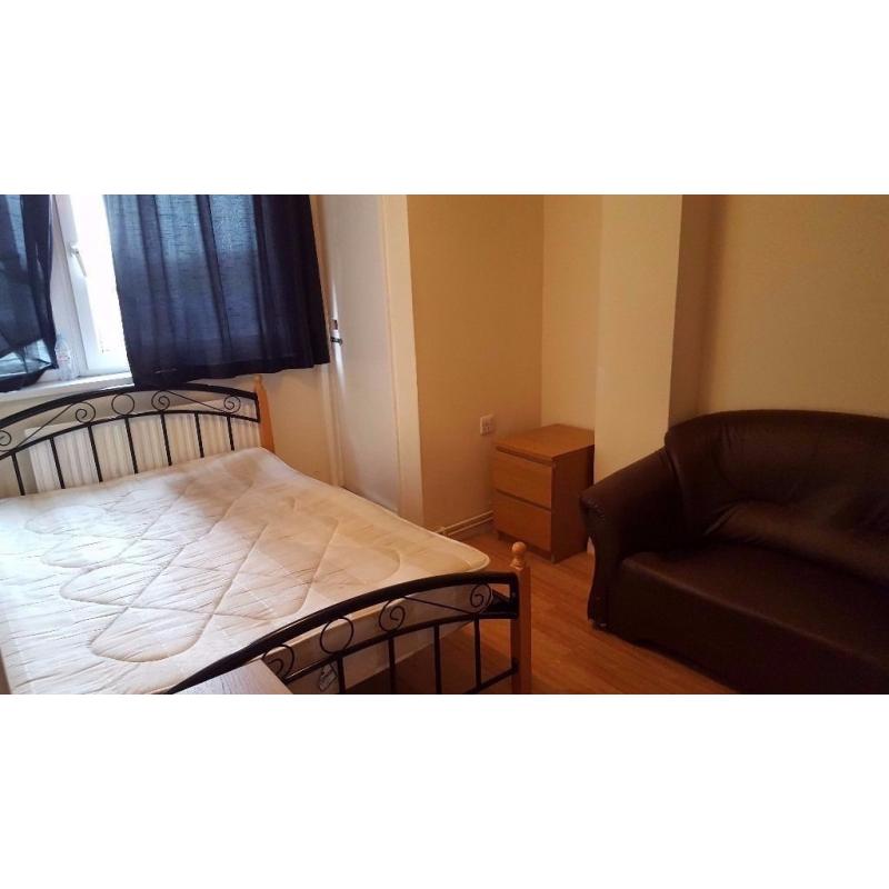 NEW ON THE MARKET!!! 2 x DOUBLE ROOMS IN CANARY WHARF!!!