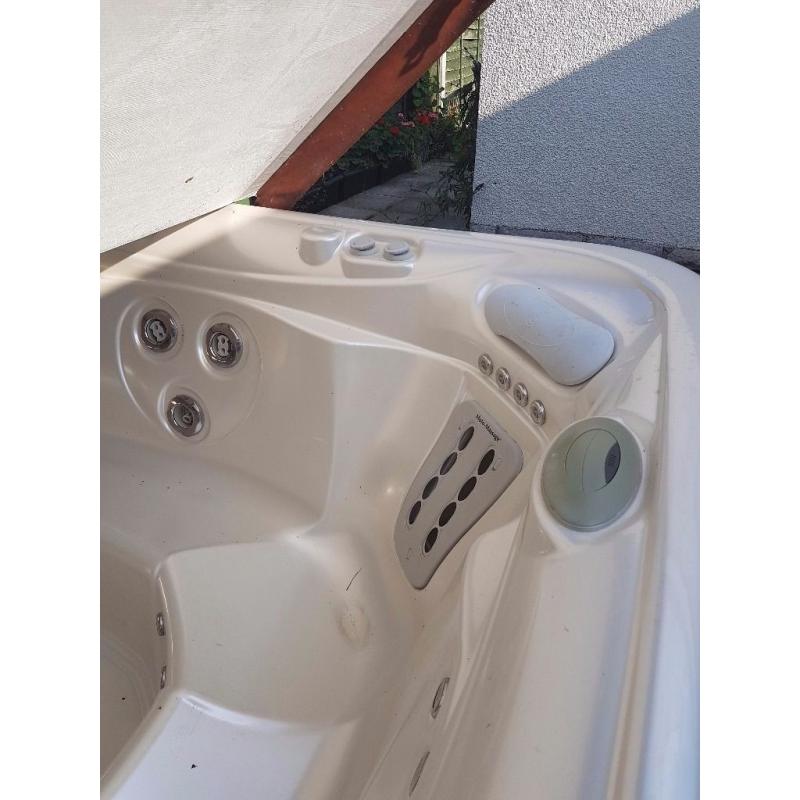 LARGE JACUZZI