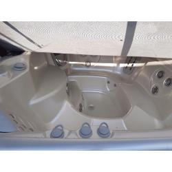 LARGE JACUZZI