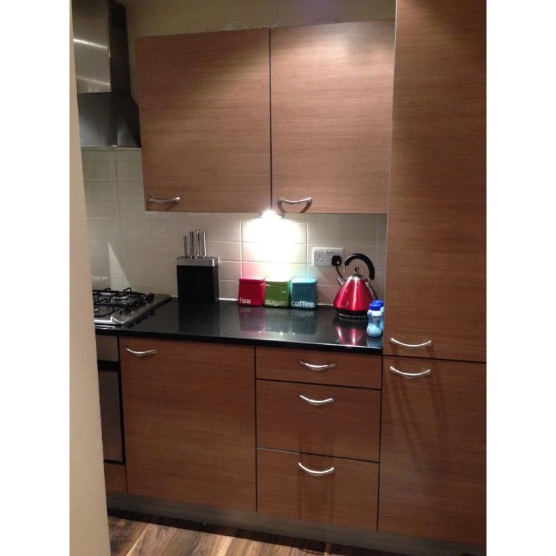 WEST END FLAT: Double room comes with family washroom in 2 bedroom modern flat