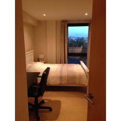 WEST END FLAT: Double room comes with family washroom in 2 bedroom modern flat