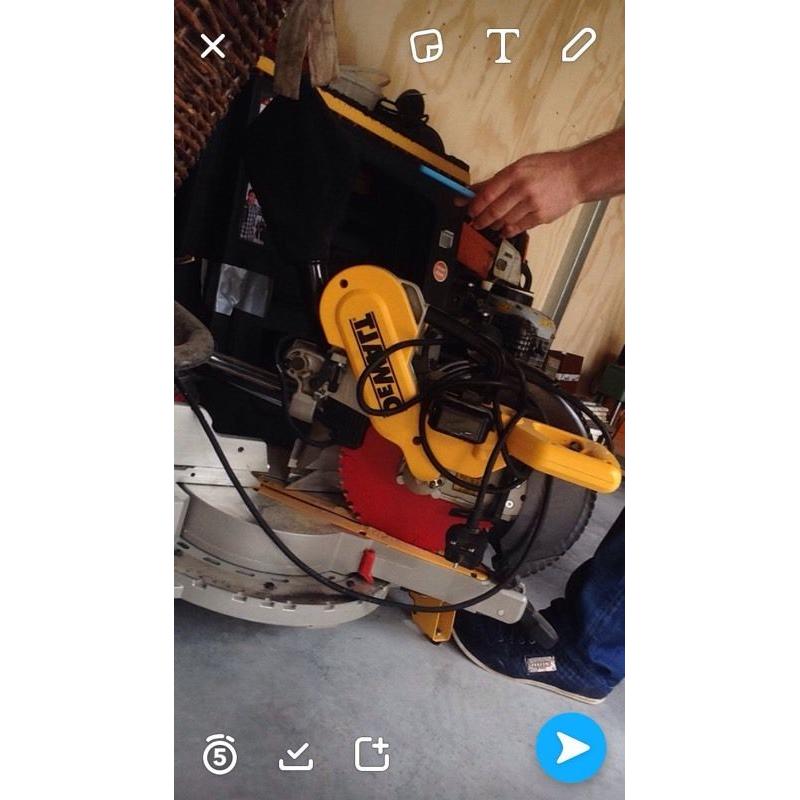 De WAlt chop saw