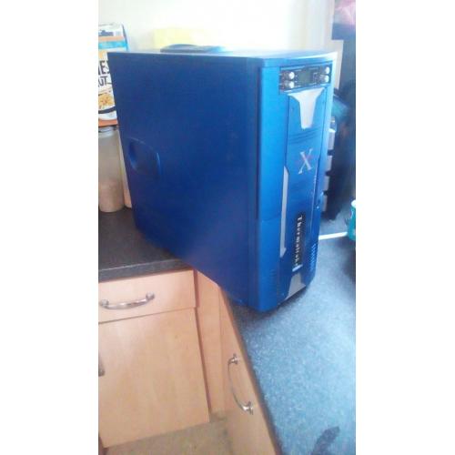 Thermaltake pc tower full off stuff in side